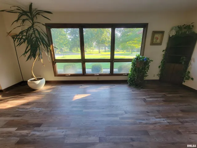 $199,000 | 167 Fox Creek Road, Flora, IL 62839