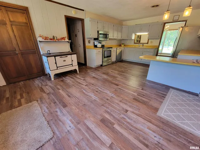 $199,000 | 167 Fox Creek Road, Flora, IL 62839