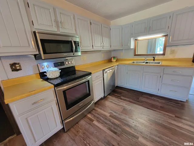 $199,000 | 167 Fox Creek Road, Flora, IL 62839