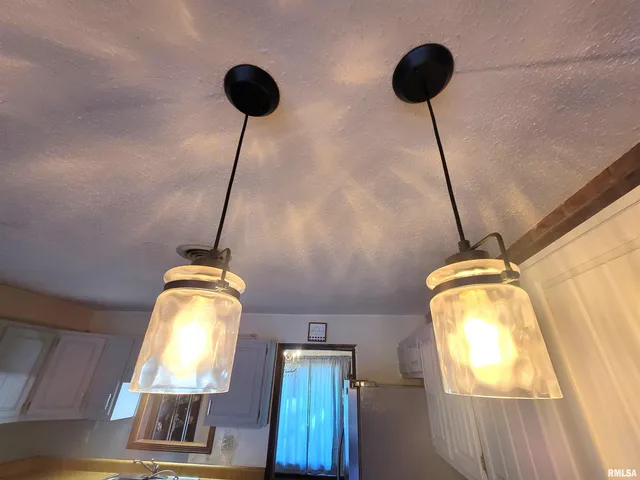 $199,000 | 167 Fox Creek Road, Flora, IL 62839