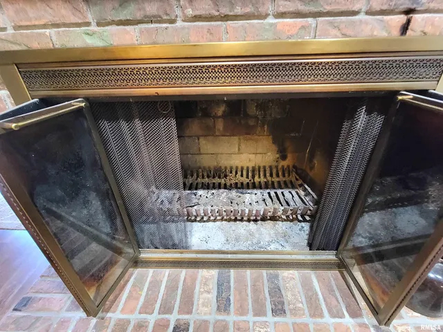 $199,000 | 167 Fox Creek Road, Flora, IL 62839