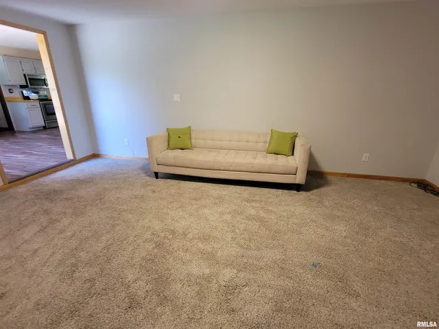 $199,000 | 167 Fox Creek Road, Flora, IL 62839