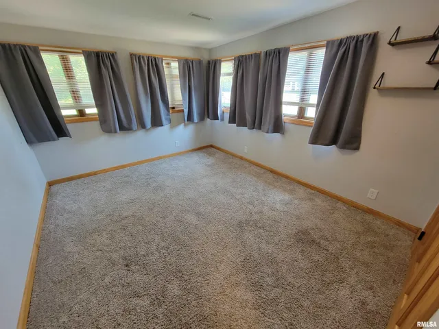 $199,000 | 167 Fox Creek Road, Flora, IL 62839