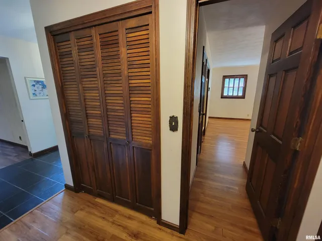 $199,000 | 167 Fox Creek Road, Flora, IL 62839