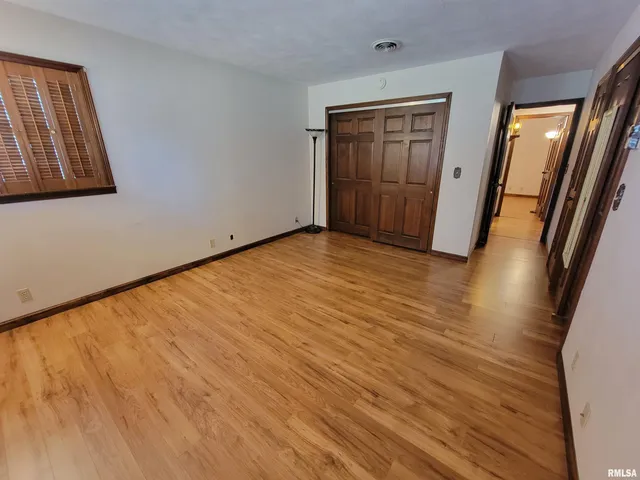 $199,000 | 167 Fox Creek Road, Flora, IL 62839