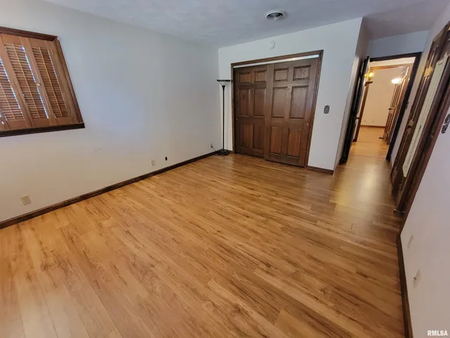 $199,000 | 167 Fox Creek Road, Flora, IL 62839