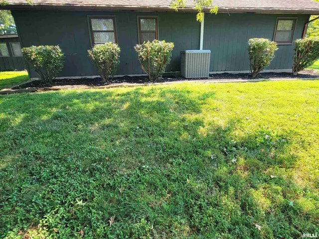 $199,000 | 167 Fox Creek Road, Flora, IL 62839