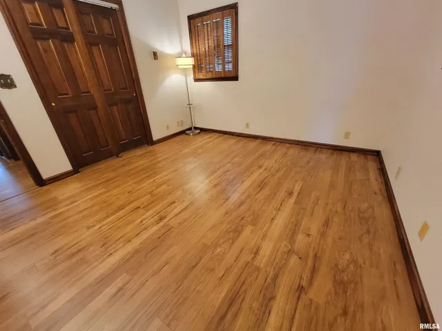 $199,000 | 167 Fox Creek Road, Flora, IL 62839