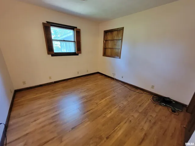 $199,000 | 167 Fox Creek Road, Flora, IL 62839