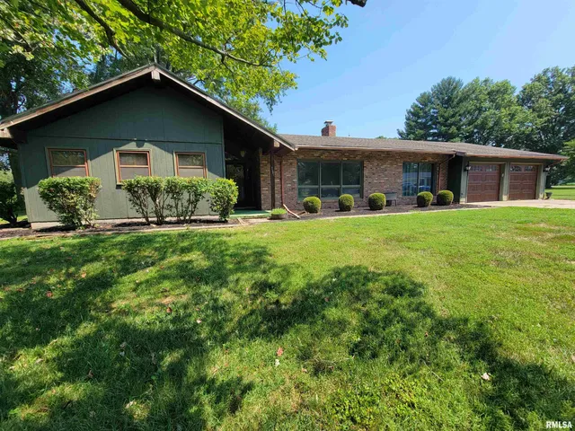 $199,000 | 167 Fox Creek Road, Flora, IL 62839