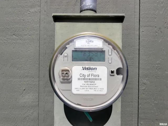 $199,000 | 167 Fox Creek Road, Flora, IL 62839