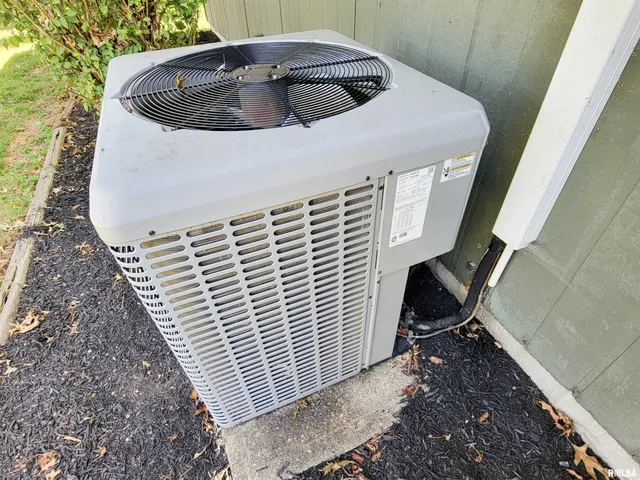 $199,000 | 167 Fox Creek Road, Flora, IL 62839