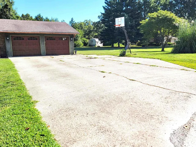 $199,000 | 167 Fox Creek Road, Flora, IL 62839