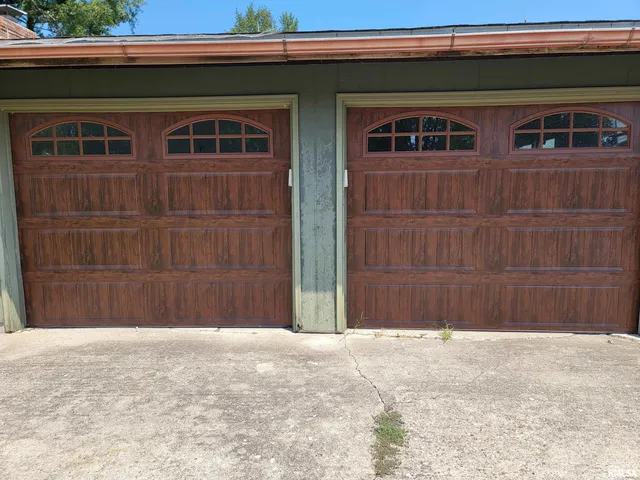 $199,000 | 167 Fox Creek Road, Flora, IL 62839