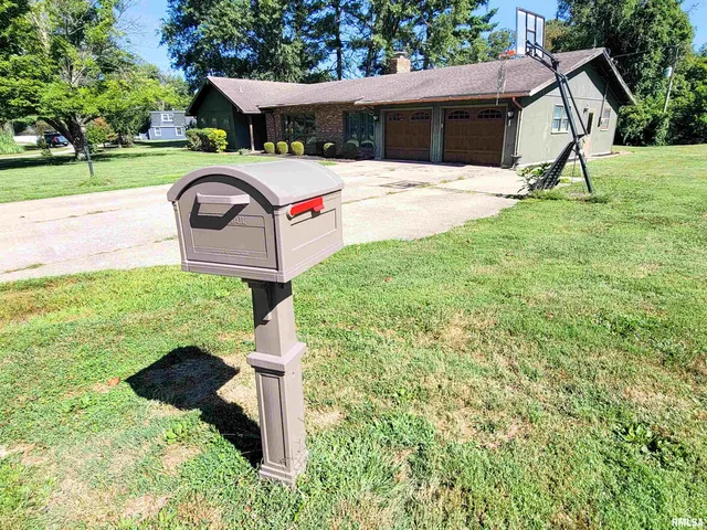 $199,000 | 167 Fox Creek Road, Flora, IL 62839