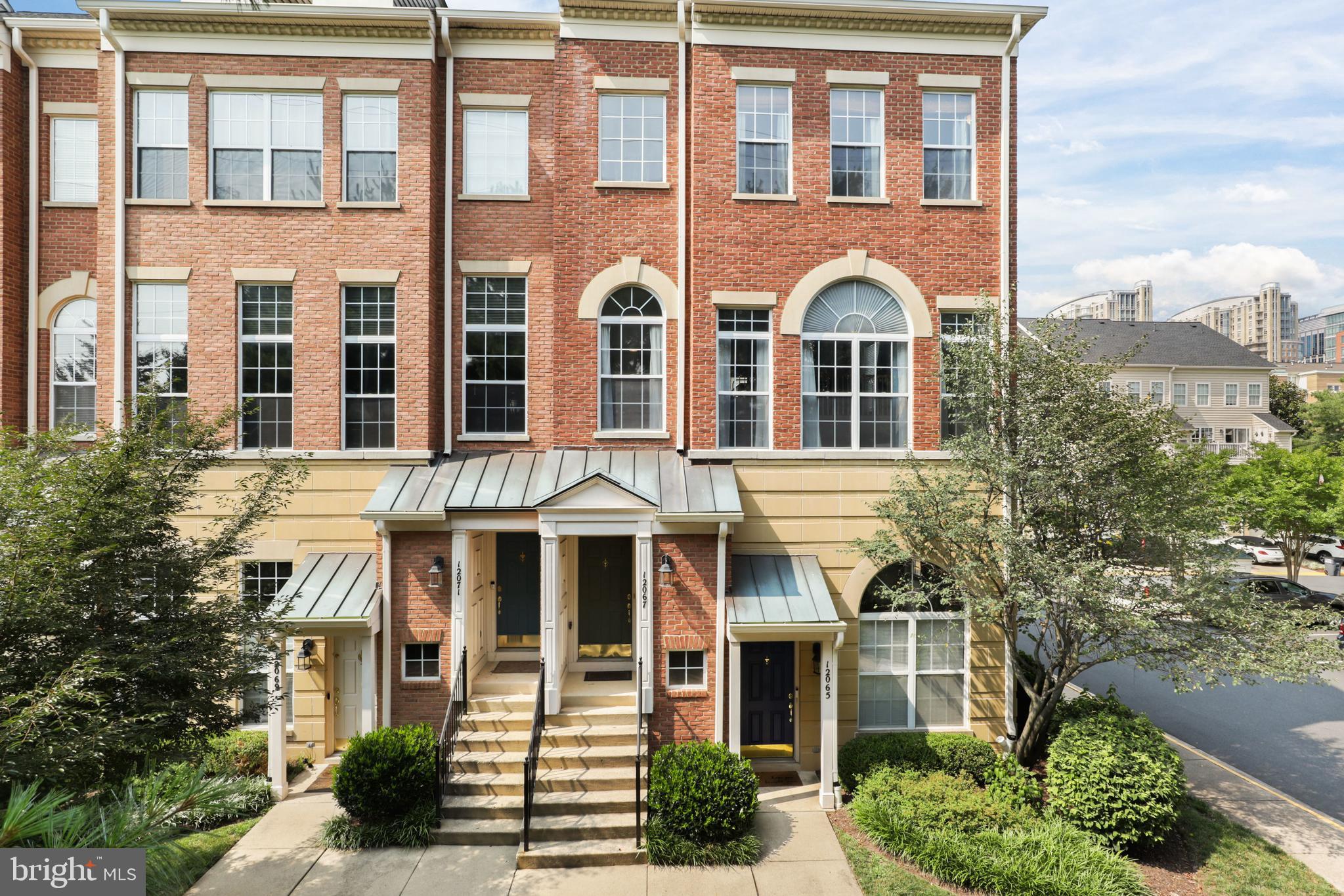 12067 Trumbull Way Reston, VA 20190 - Photo 3 of 67 Upper Level End Unit