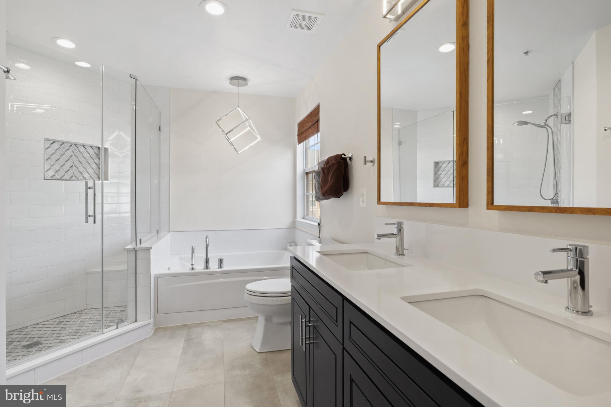 12067 Trumbull Way Reston, VA 20190 - Photo 33 of 67 Primary Premium Bath