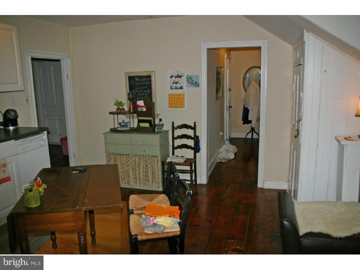 231 Pine Street Philadelphia, PA 19106 - Photo 3 of 11 Living Room