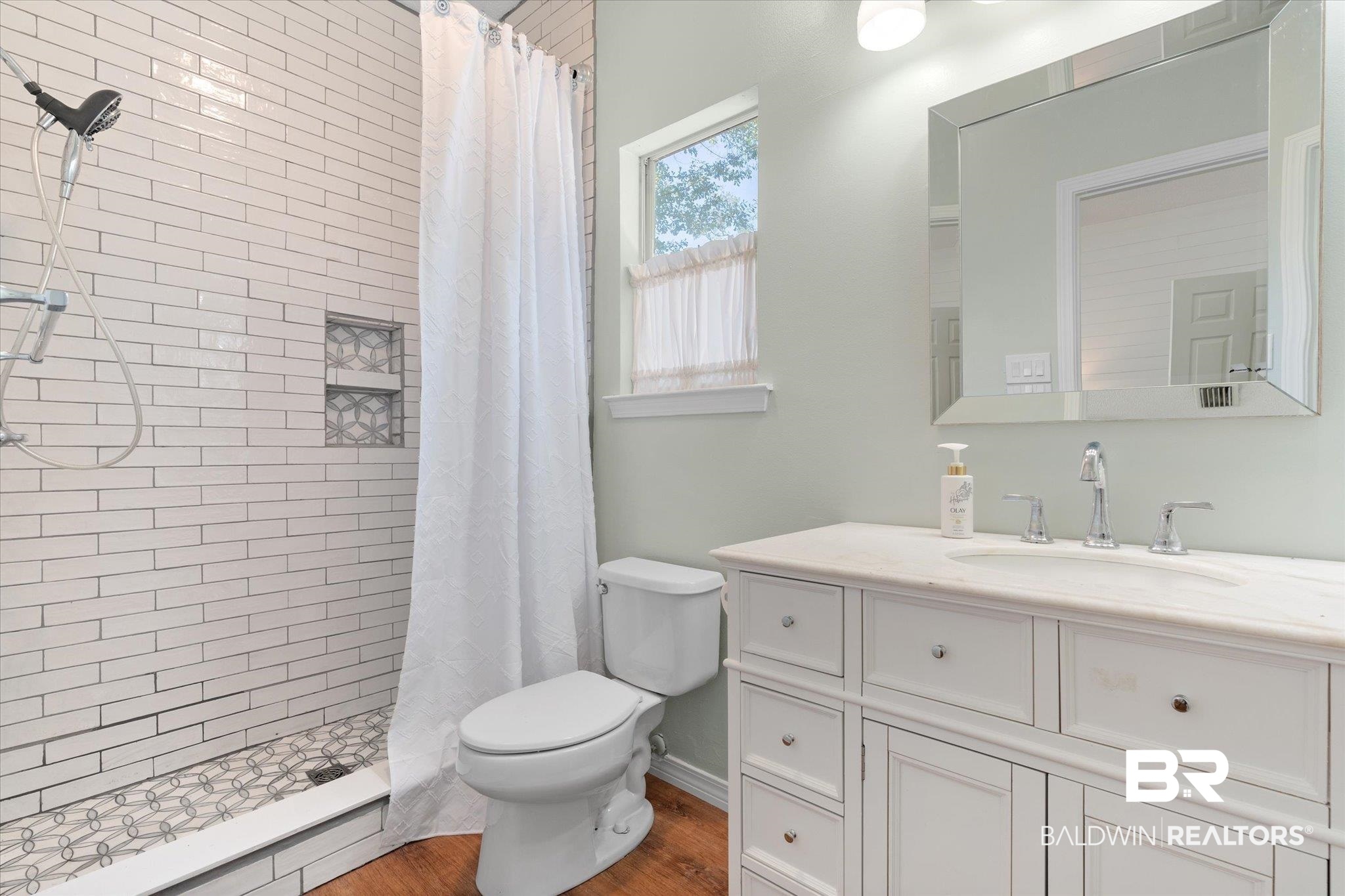1806 Hunter Avenue Mobile, AL 36606 - Photo 6 of 28 Primary bathroom