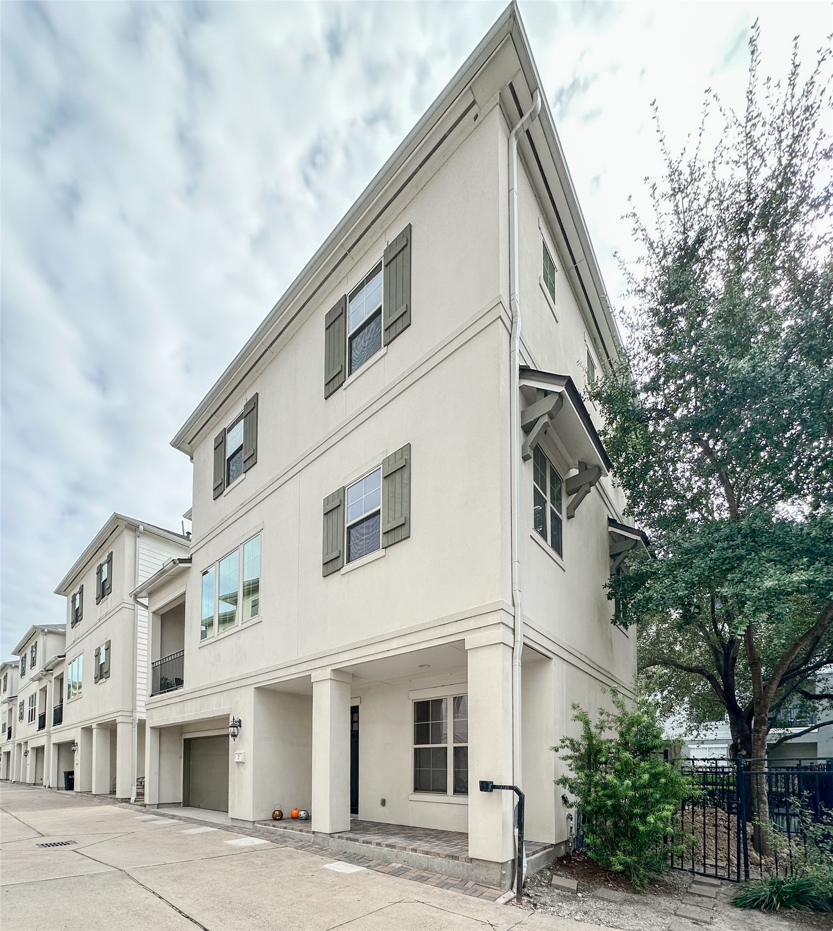 2 Hermann Park Court Houston, TX 77021 - Photo 3 of 43