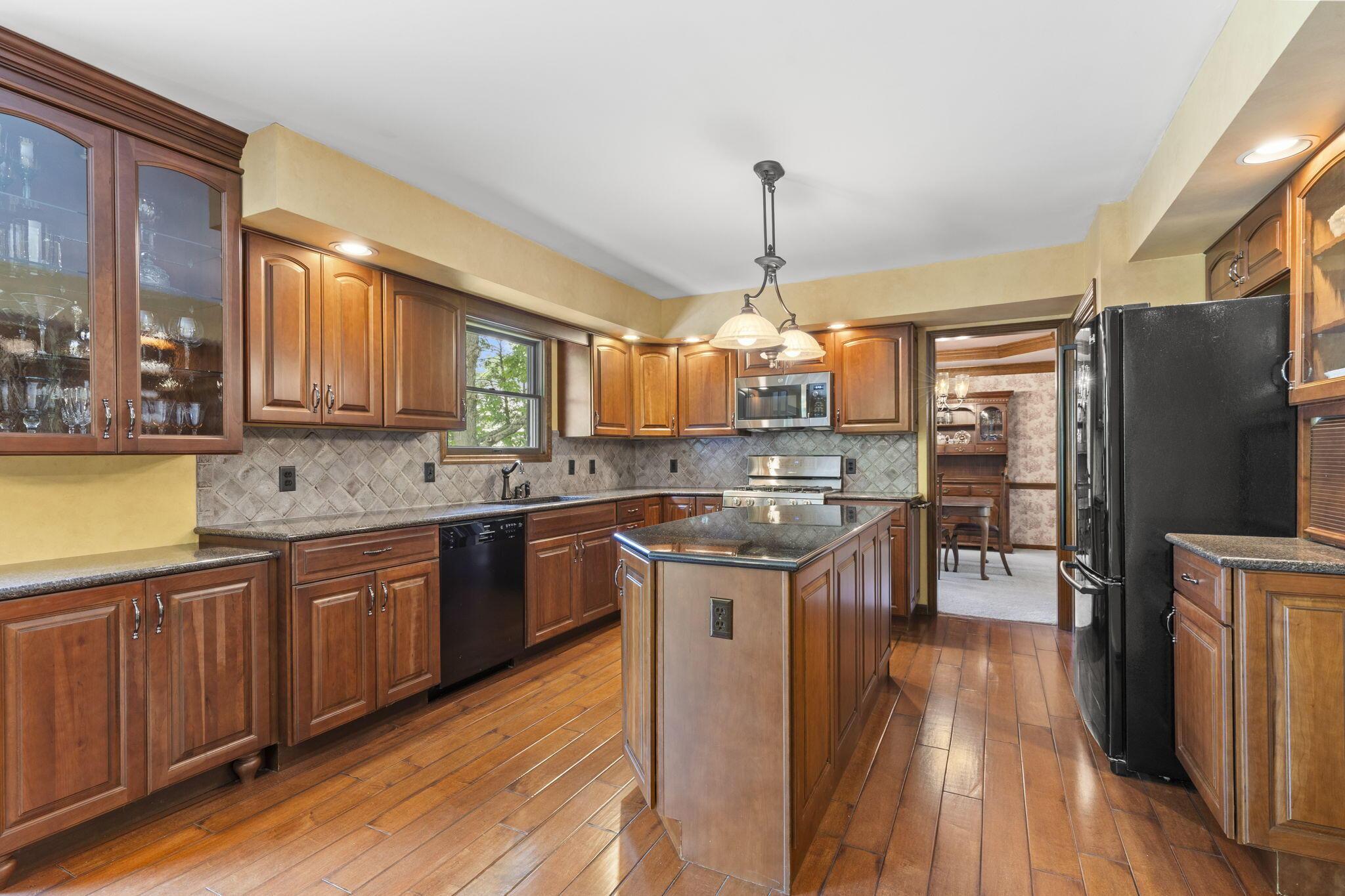 1161 Riva Ridge Boulevard Columbus, OH 43230 - Photo 16 of 60 KITCHEN W/ ISLAND