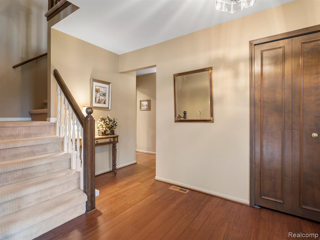 960 Dahlia Lane Rochester Hills, MI 48307 - Photo 10 of 35