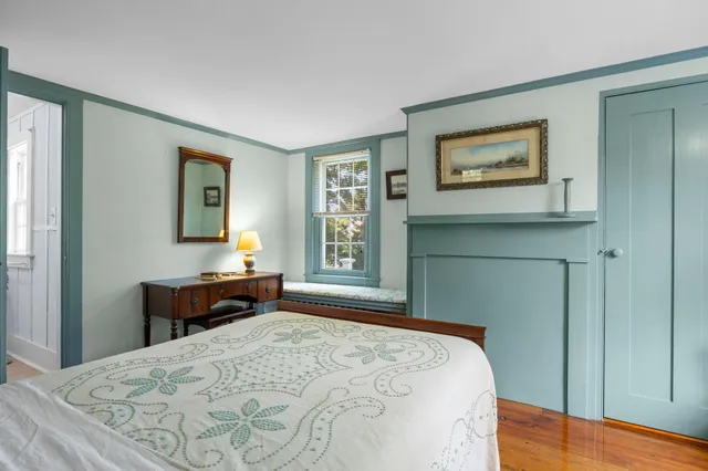a view of livingroom with furniture and wooden floor