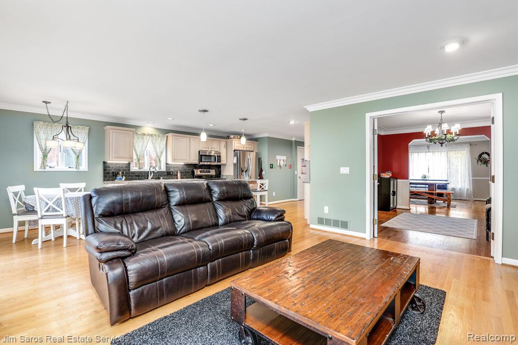 1838 Prestwick Road Grosse Pointe Woods, MI 48236 - Photo 8 of 26
