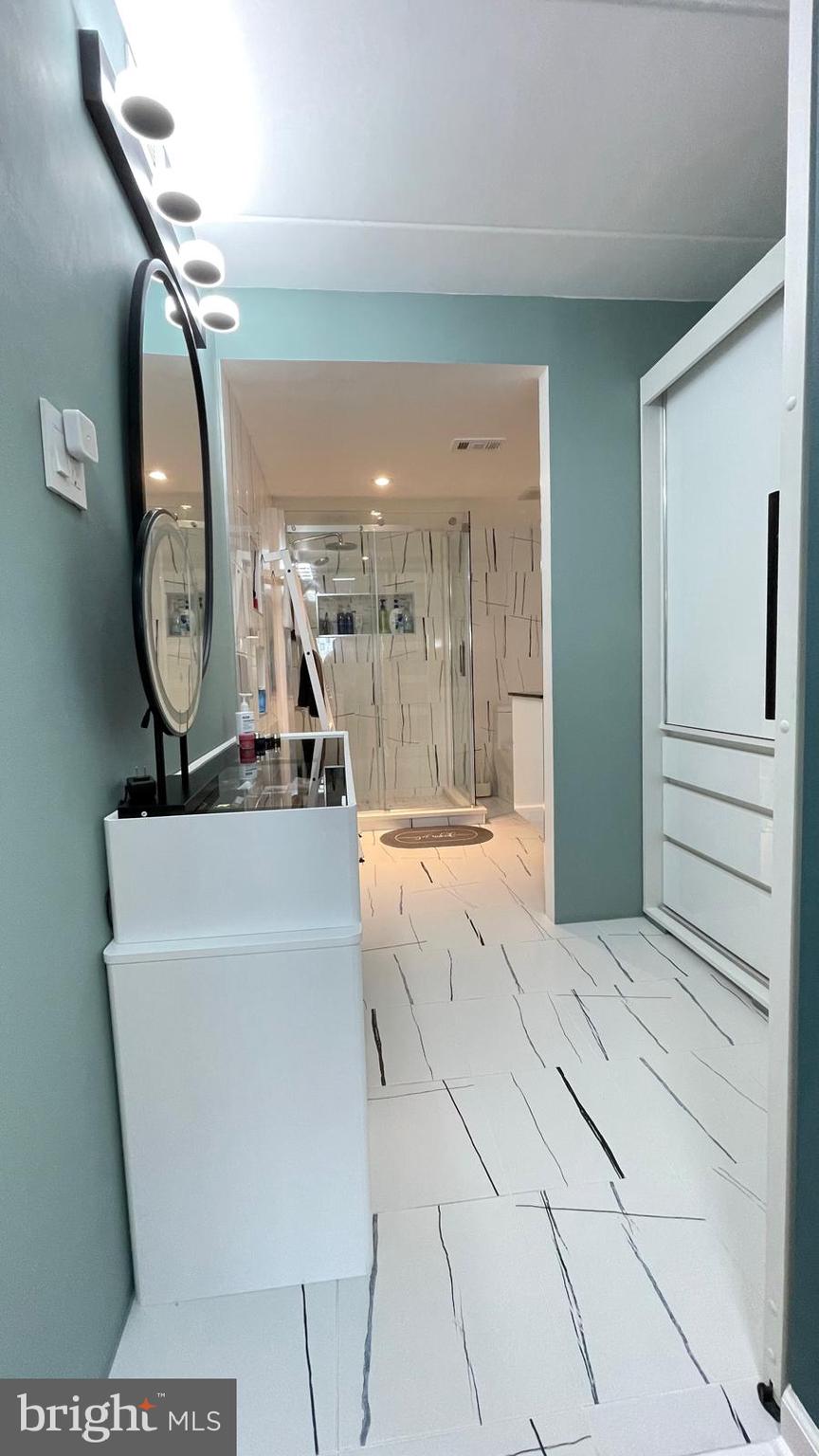 2131 Welsh Road, Unit 212 Philadelphia, PA 19115 - Photo 28 of 41 MASTER BATH