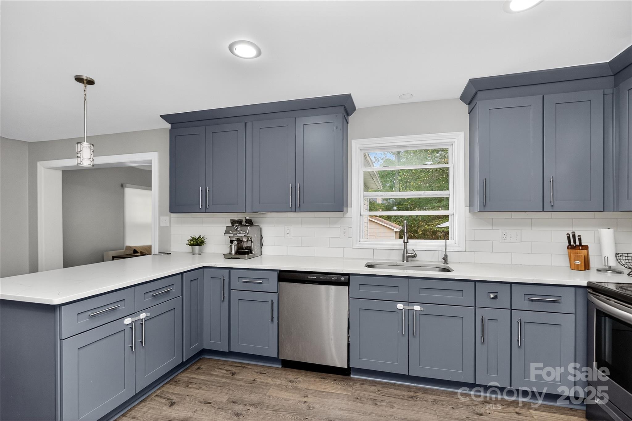324 Clearbrook Road Matthews, NC 28105 - Photo 6 of 19 Gallery Image 6