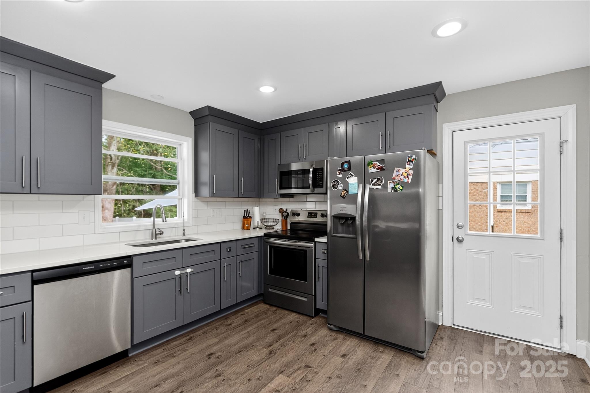 324 Clearbrook Road Matthews, NC 28105 - Photo 7 of 19 Gallery Image 7