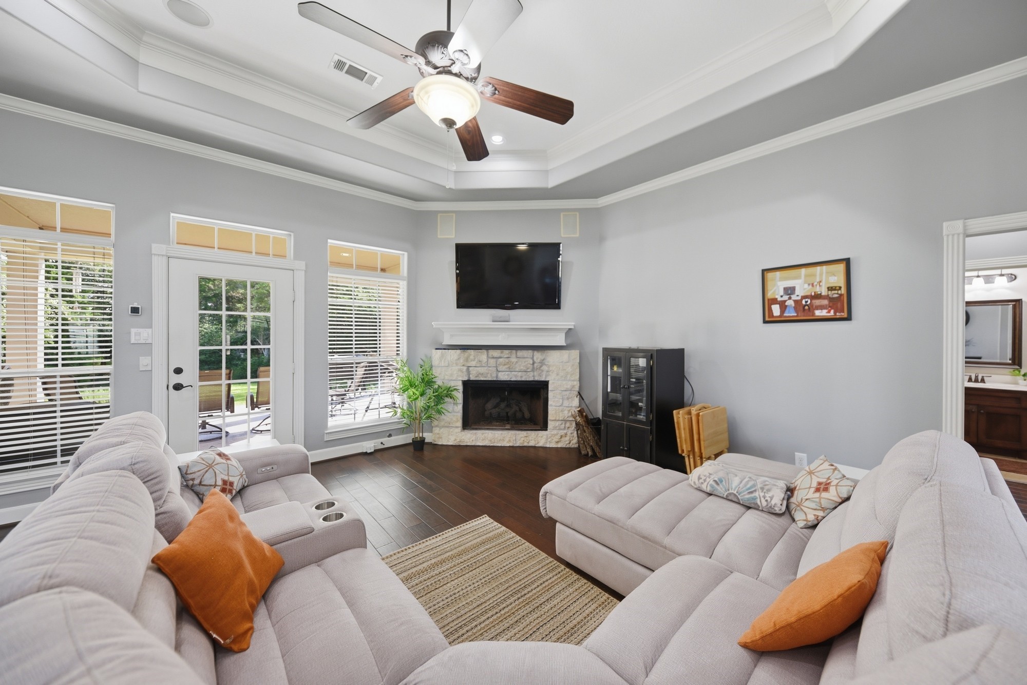 1205 Pecan Glen Road Brenham, TX 77833 - Photo 3 of 40 Flooded with natural light and charachter...