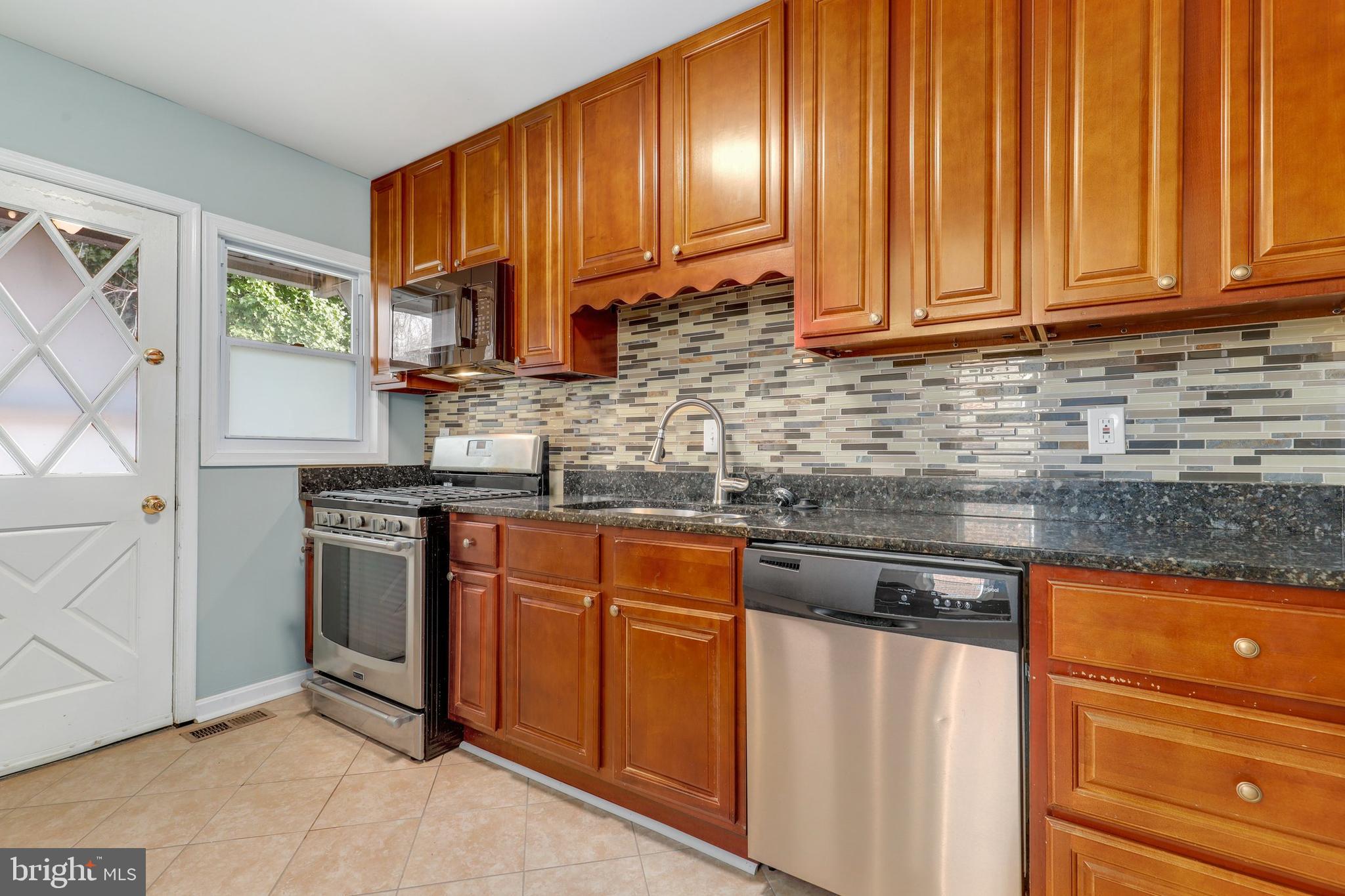 1548 Stonewood Road Baltimore, MD 21239 - Photo 9 of 32