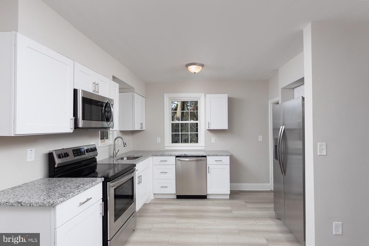 5318 Plymouth Road Baltimore, MD 21214 - Photo 22 of 50 All New Chef's Gourmet Kitchen!