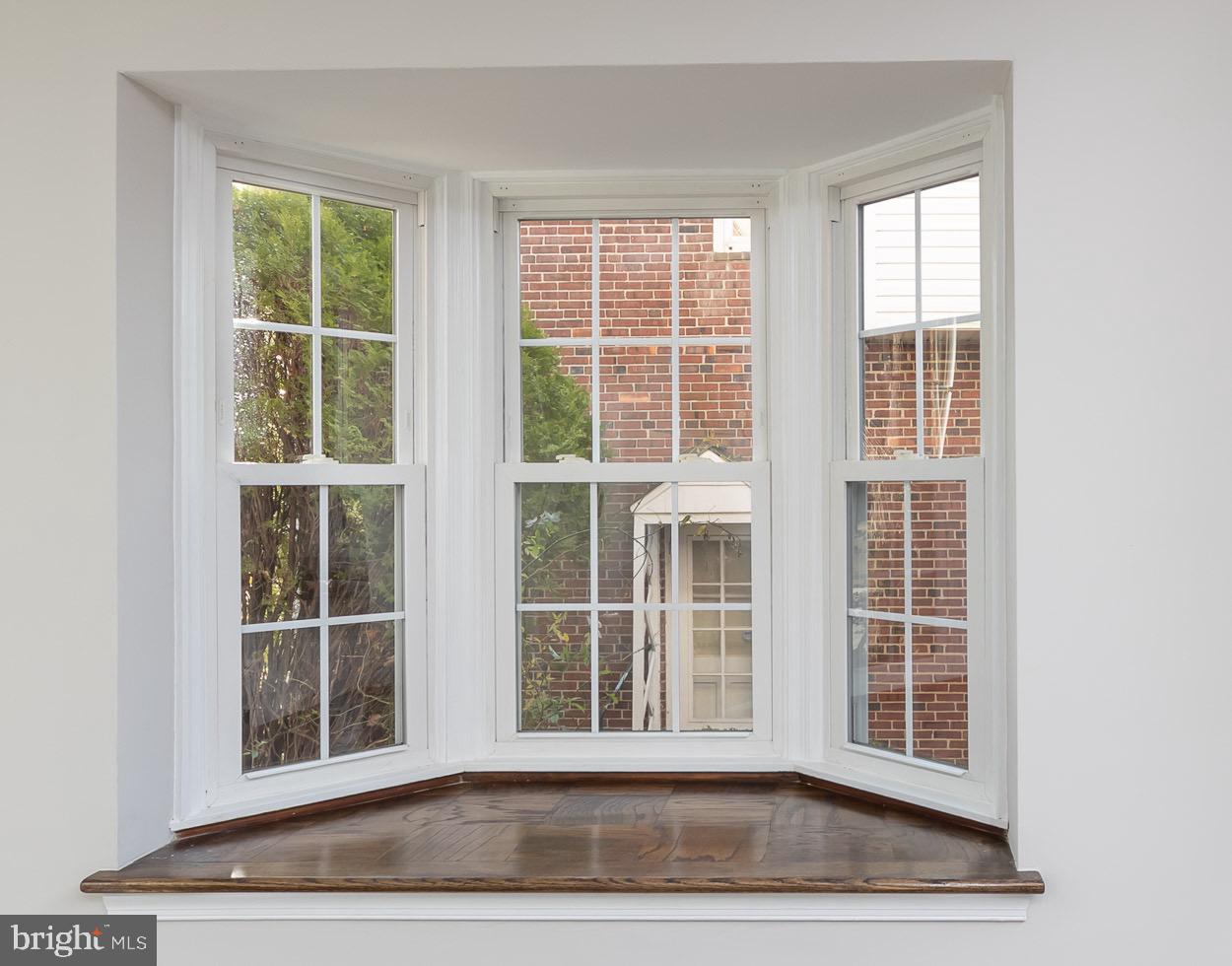 5318 Plymouth Road Baltimore, MD 21214 - Photo 29 of 50 Giant Bow Window in Dining Room