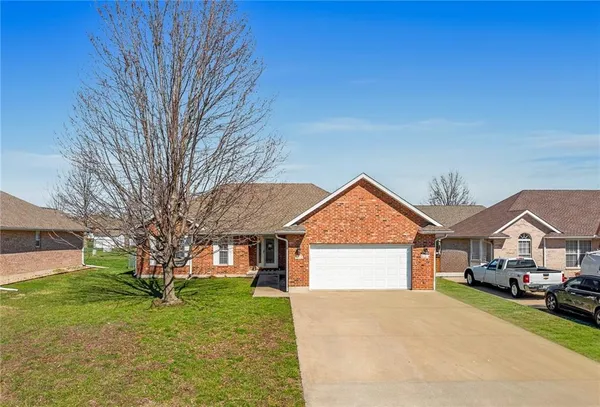 $338,000 | 417 East College Street, Odessa, MO 64076