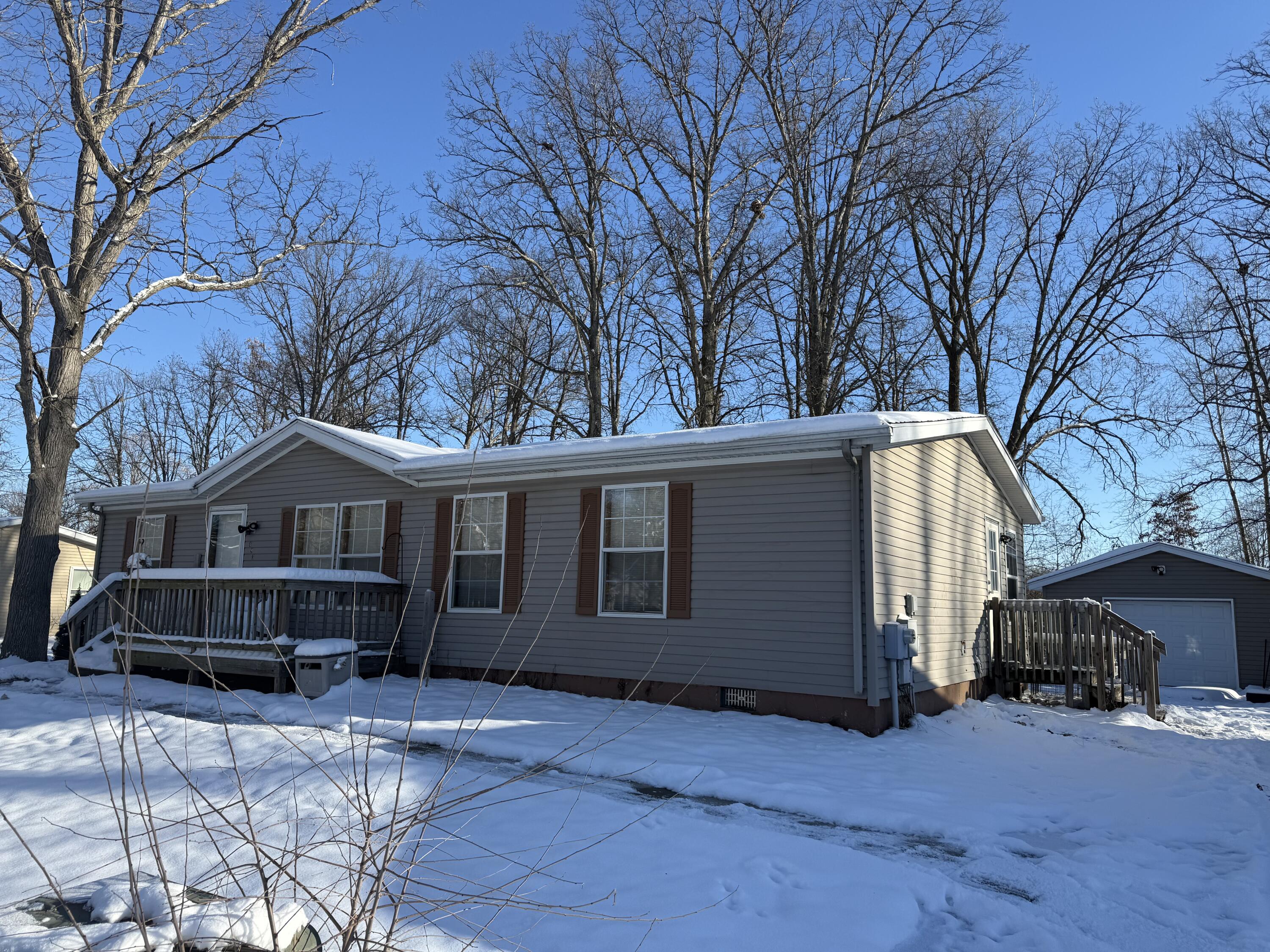 493 Richard Street Quincy, MI 49082 - Photo 4 of 35 IMG_0235