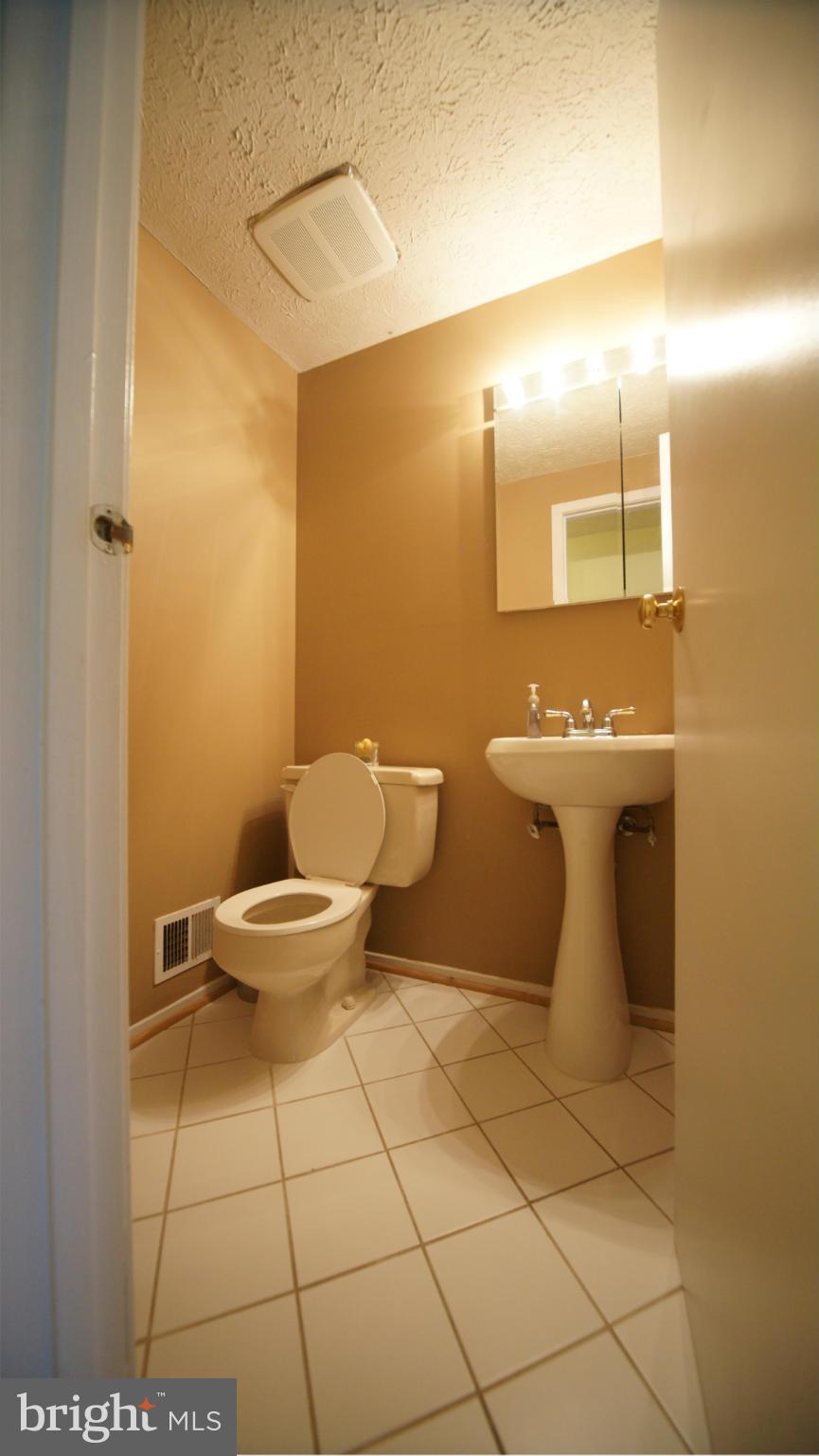 5736 Heming Avenue Springfield, VA 22151 - Photo 12 of 30 Bath