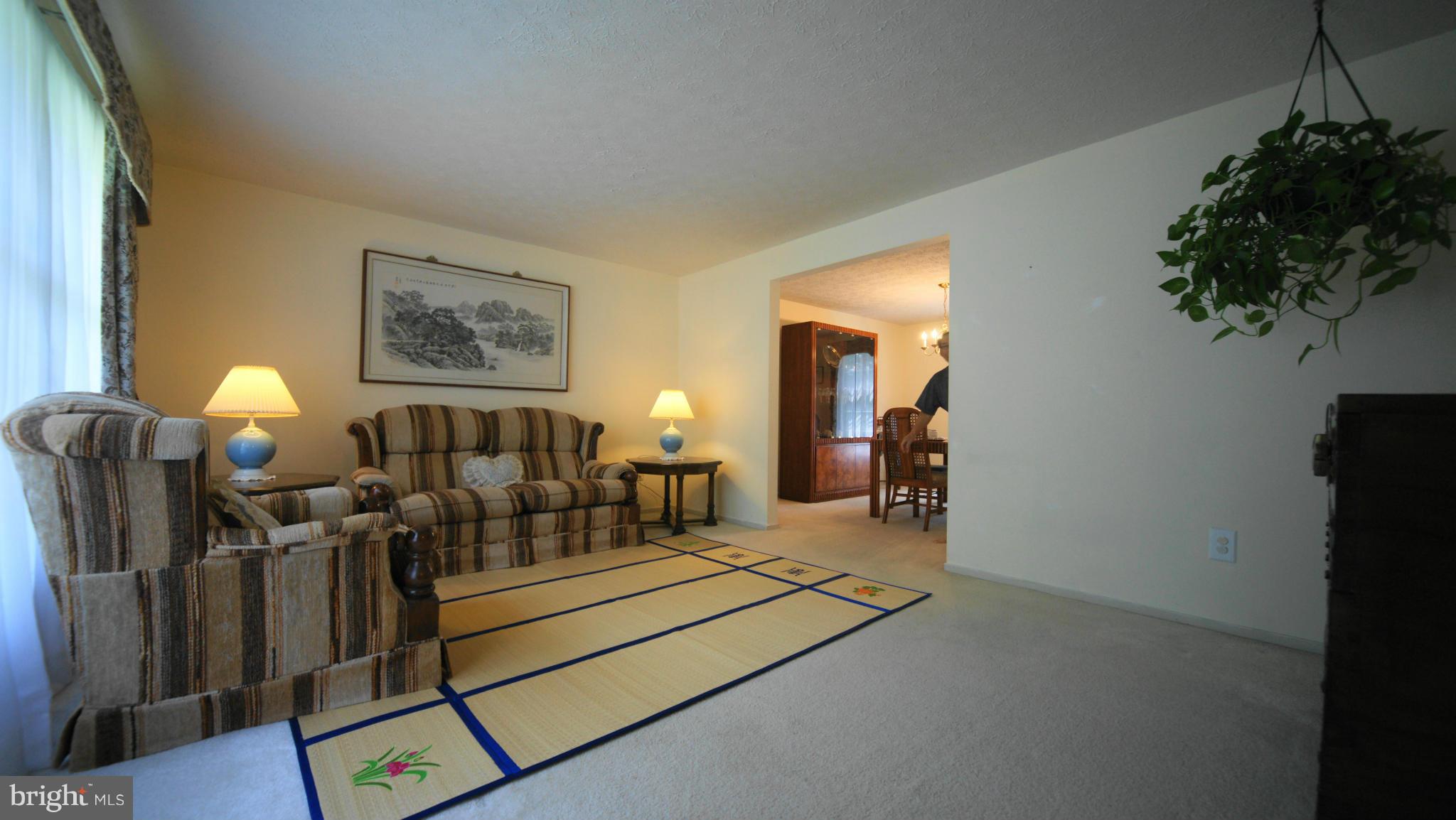 5736 Heming Avenue Springfield, VA 22151 - Photo 5 of 30 Living Room
