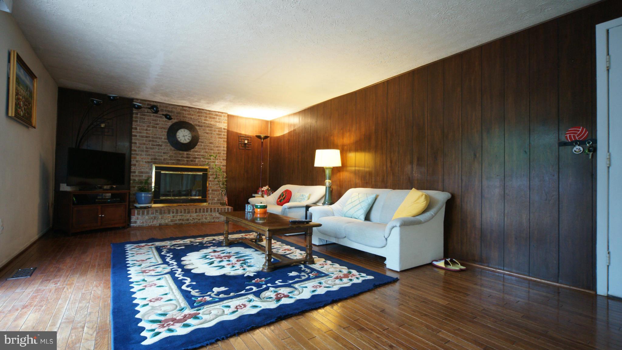5736 Heming Avenue Springfield, VA 22151 - Photo 9 of 30 Family Room