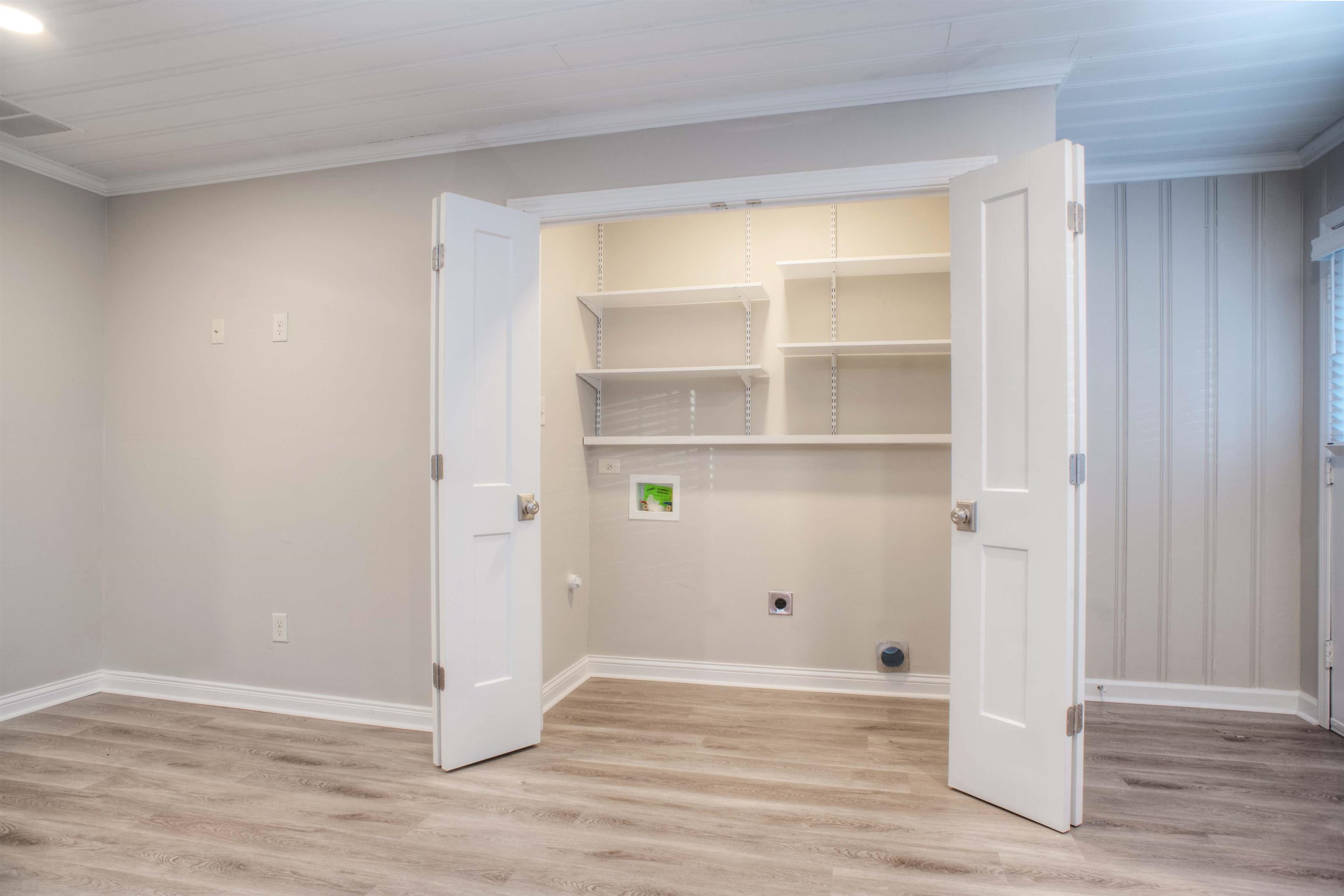 3795 Gamewell Road Memphis, TN 38111 - Photo 9 of 20 a view of a room with wooden floor