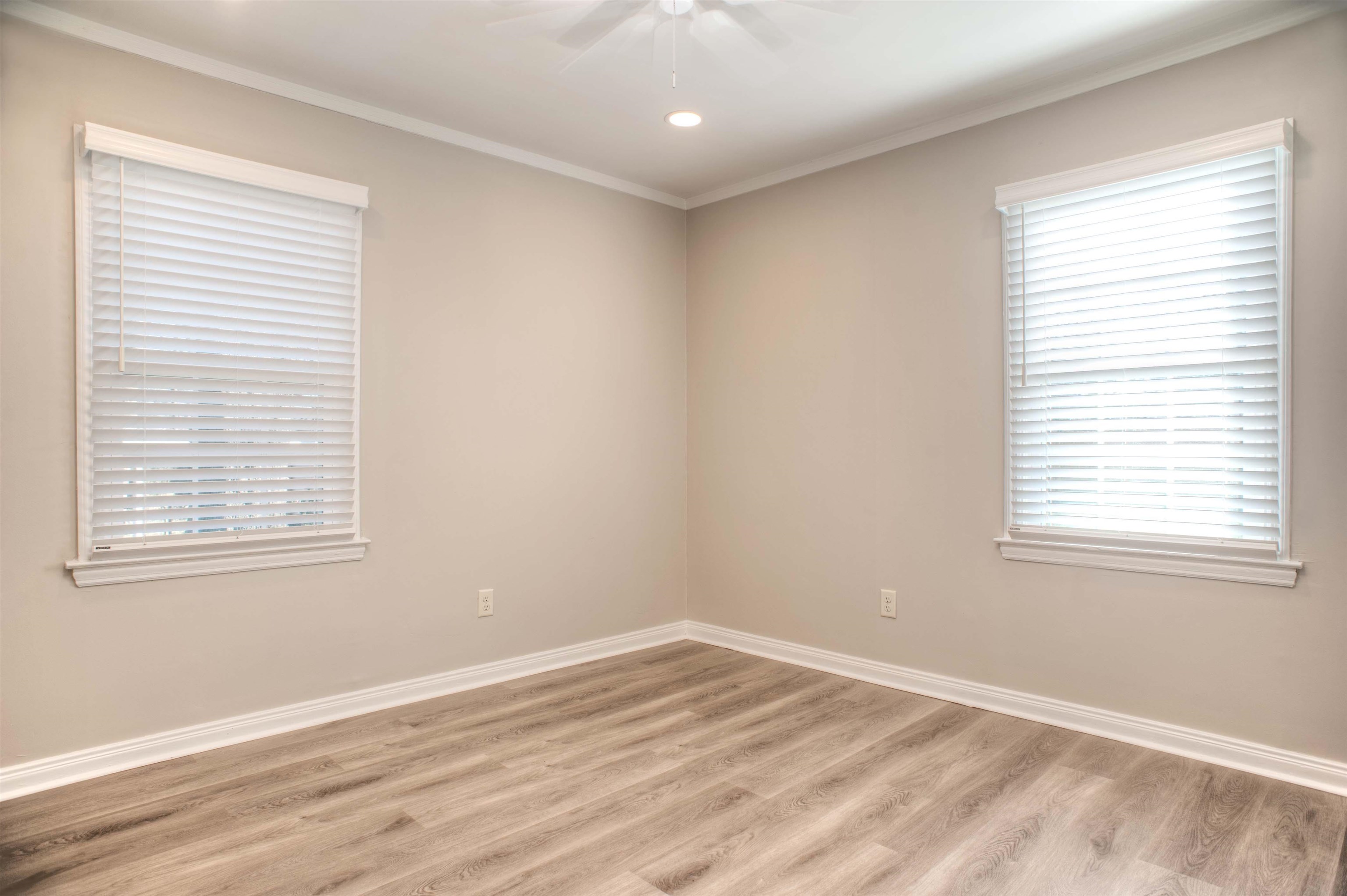 3795 Gamewell Road Memphis, TN 38111 - Photo 10 of 20 an empty room with wooden floor and windows