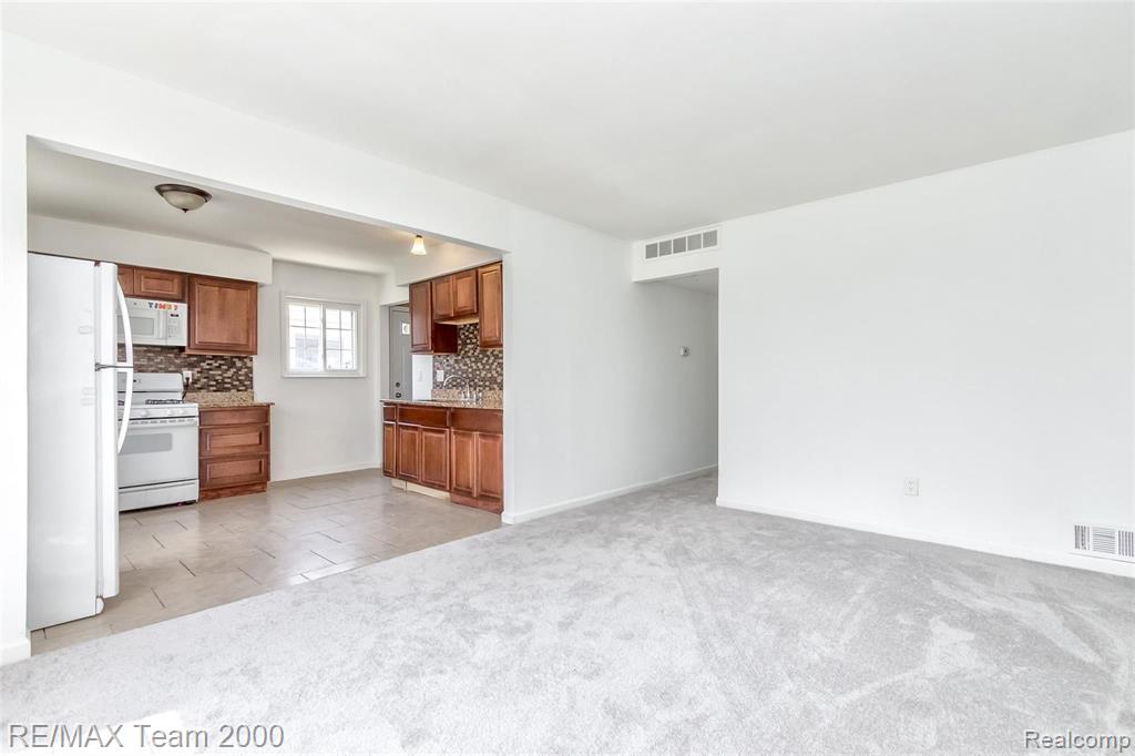 26744 Beverly Road Taylor, MI 48180 - Photo 3 of 24