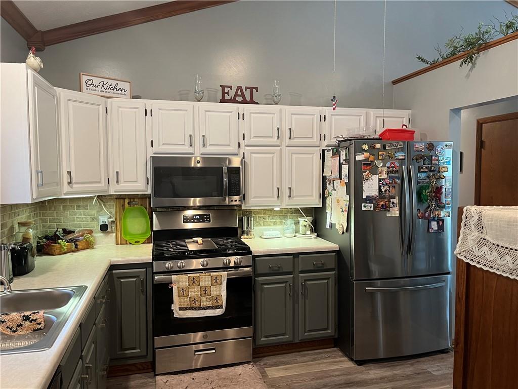 101 Dolphin Drive Butler, PA 16002 - Photo 10 of 27 a kitchen with granite countertop a refrigerator stove and sink