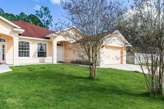 a view of a house with a backyard