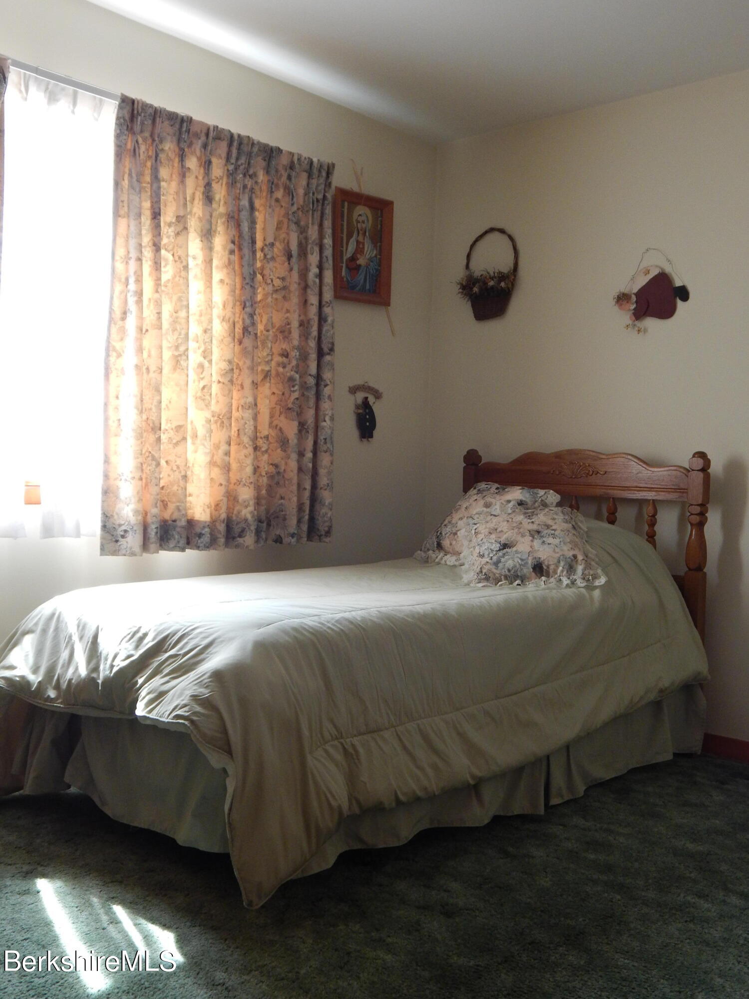 326 Cheshire Road Pittsfield, MA 01201 - Photo 16 of 26 Bedroom 2
