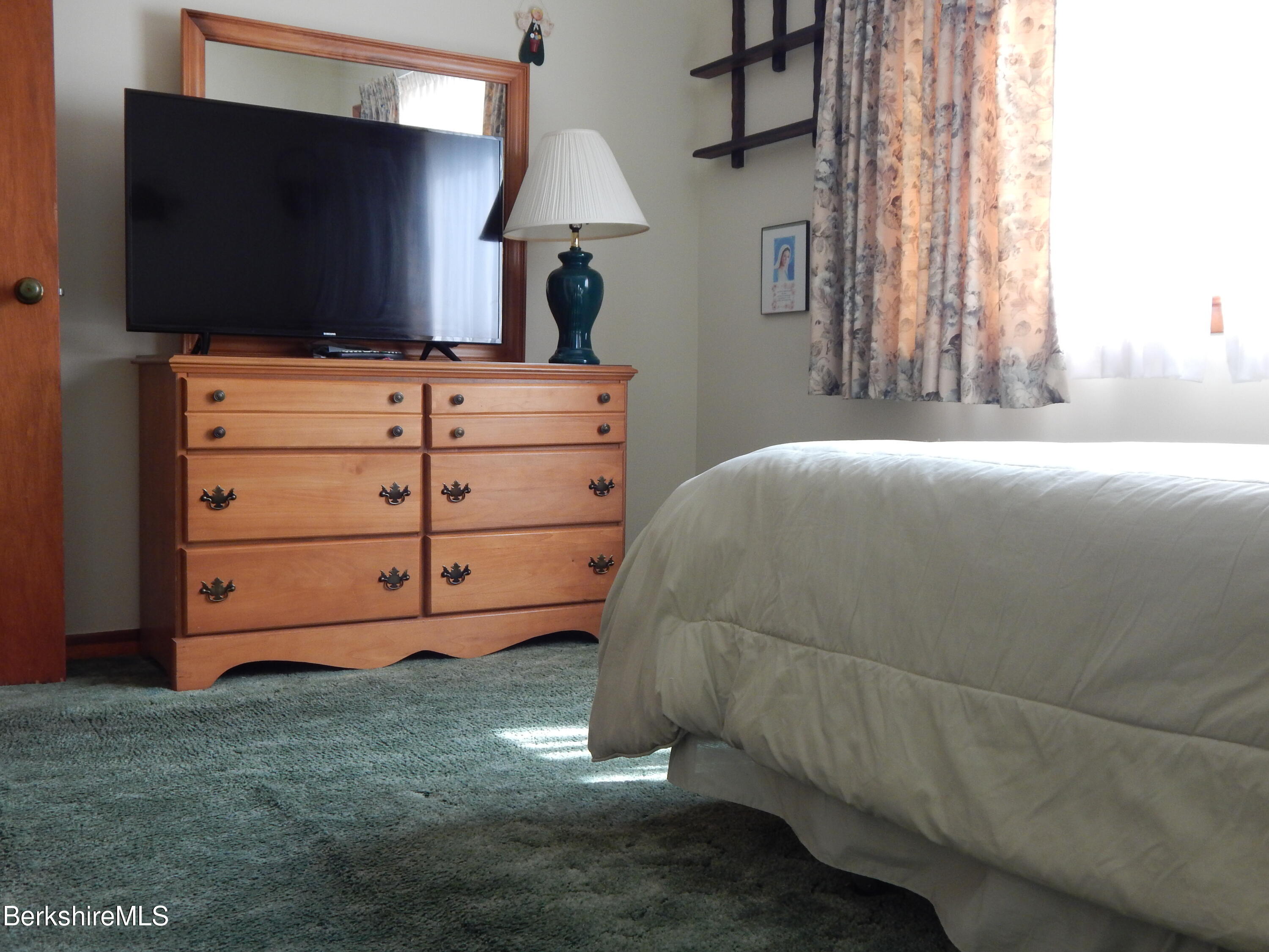 326 Cheshire Road Pittsfield, MA 01201 - Photo 17 of 26 Bedroom 2