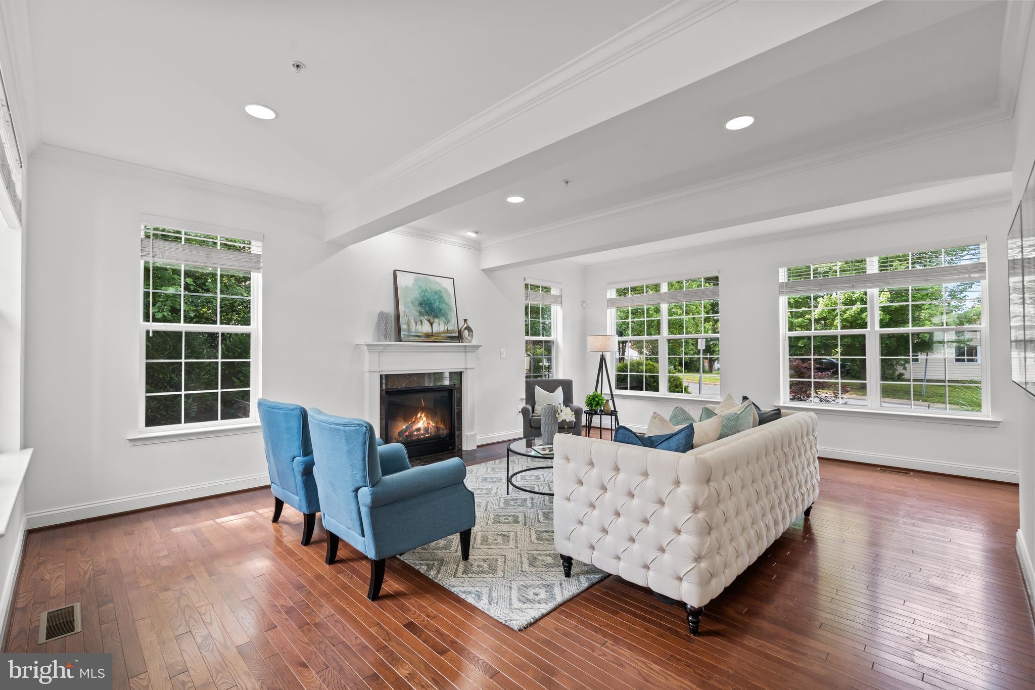 2001 Prichard Road Silver Spring, MD 20902 - Photo 9 of 50 Living Room
