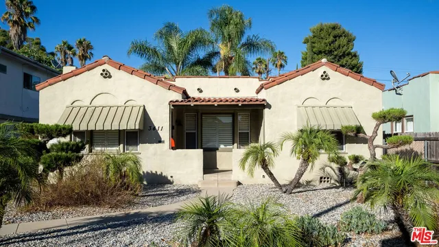 a view of a house with backyard and sitting area
