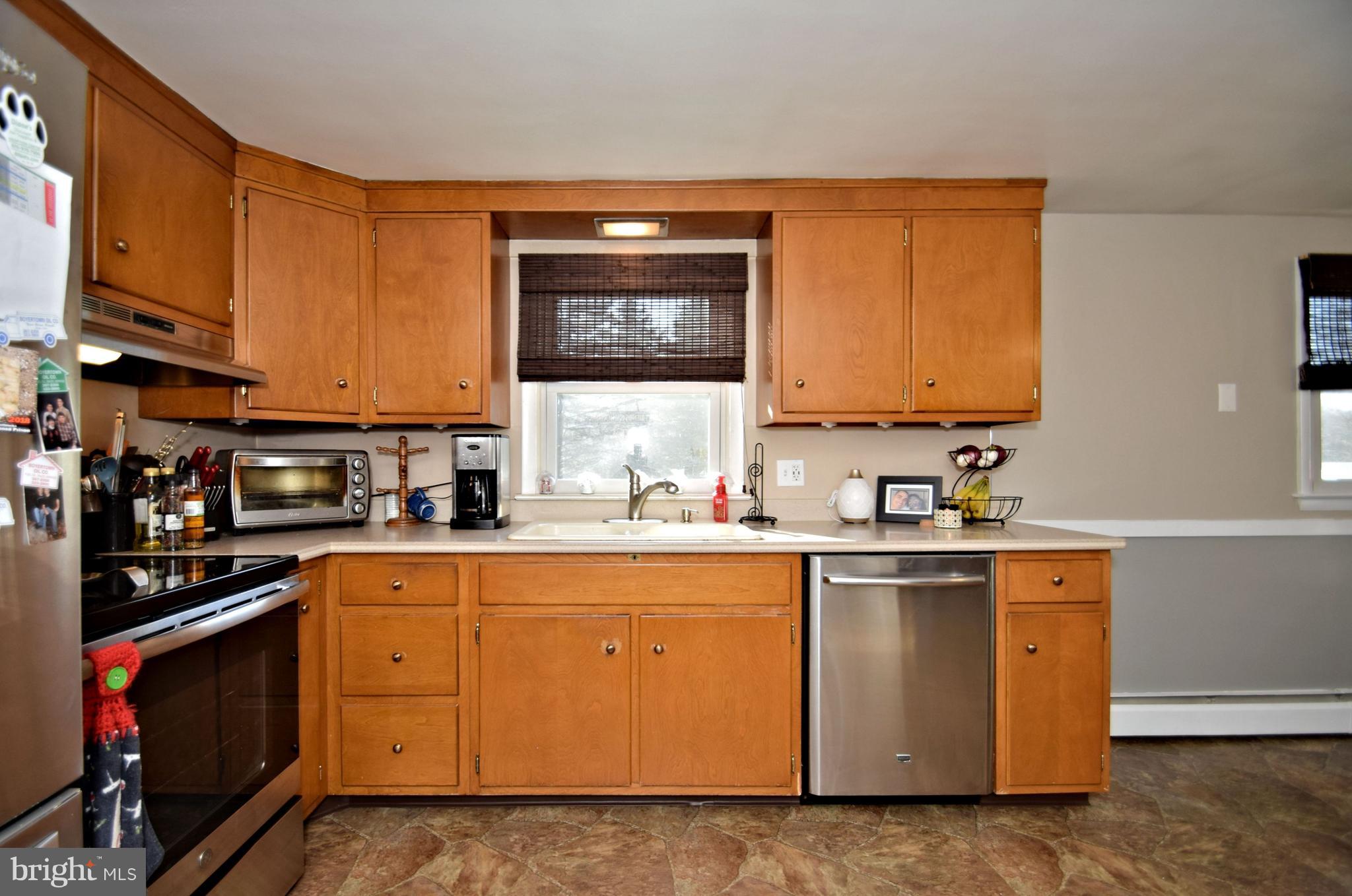 1456 Valley View Road Pottstown, PA 19465 - Photo 11 of 42